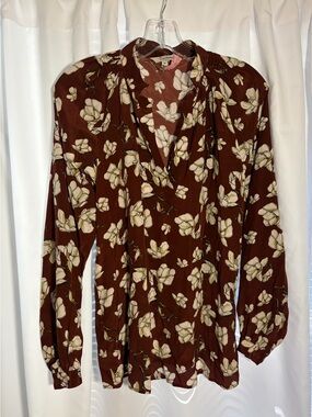 TUCKER Mocha Floral Print V-Neck Long Sleeve Silk Blouse size M